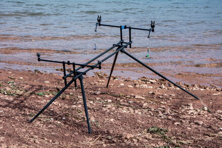 Stojan Giants Fishing High Pod 3 Rods Black