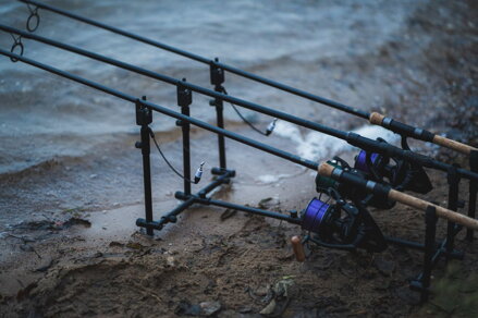 Giants Fishing Stojan Black Rod Pod 3 Rods